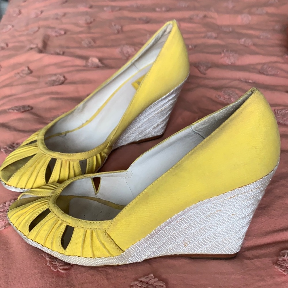 “Yellow” Wedges 7 1/2 Dolce Vita